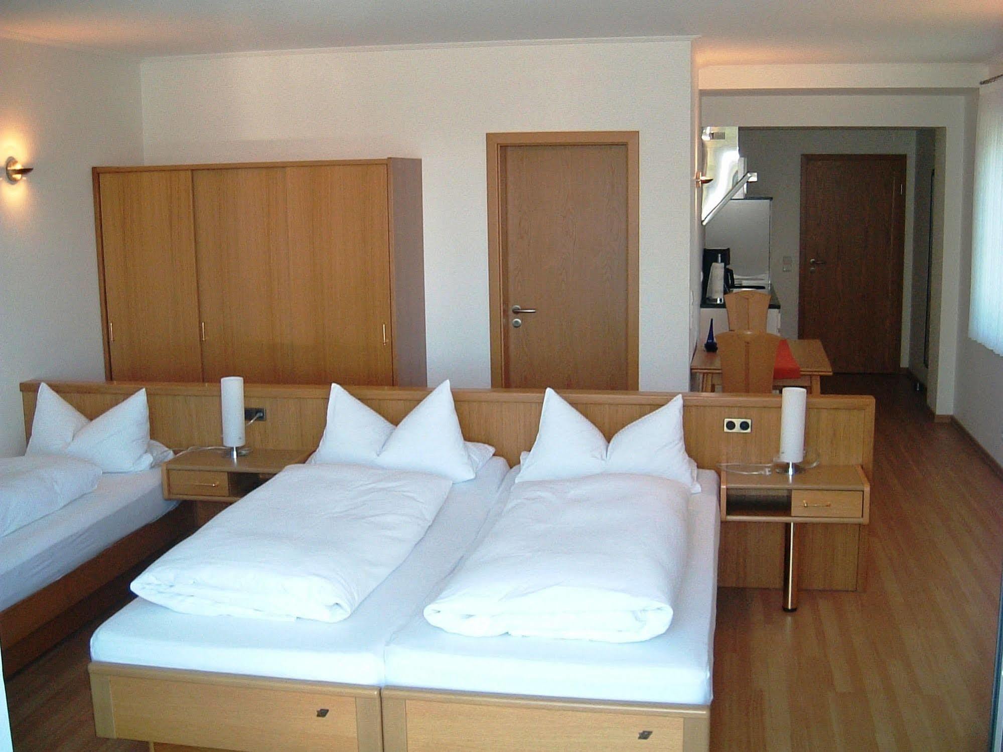 Hotel Retterath am Nürburgring Wiesemscheid Exterior foto