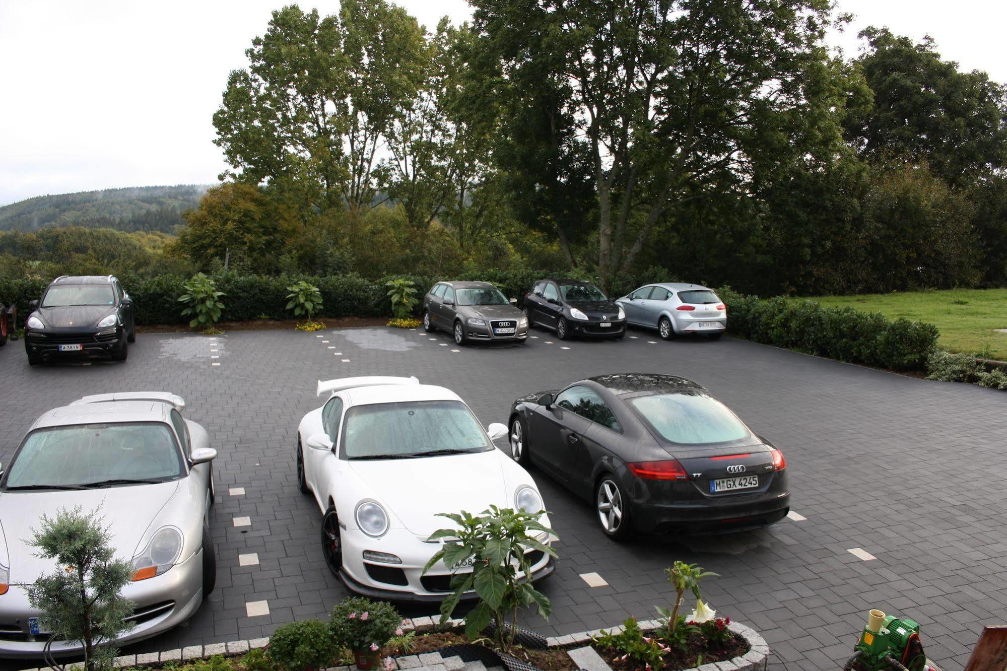 Hotel Retterath am Nürburgring Wiesemscheid Exterior foto